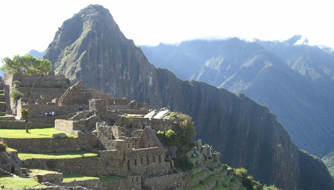 Services 1 RÄTSELHAFTES PERU